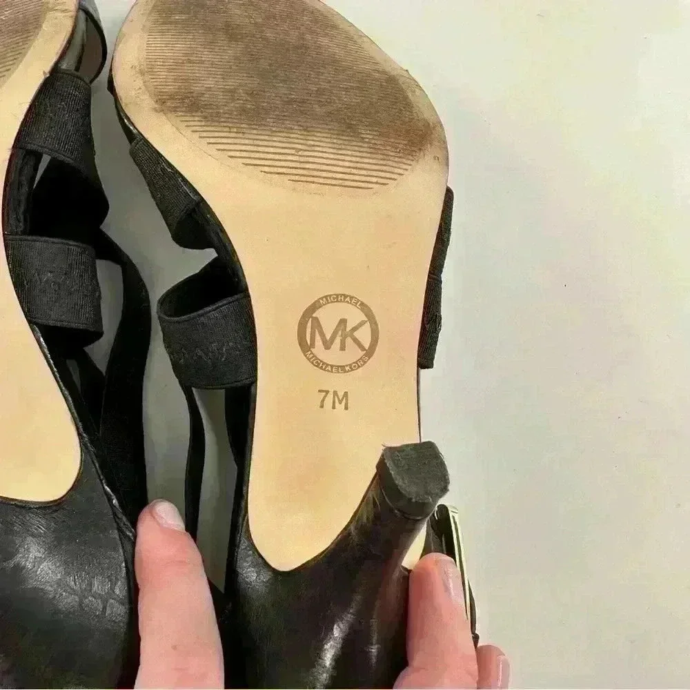 Michael Michael Kors heels size 7 black leather snakeskin embossed cross cross